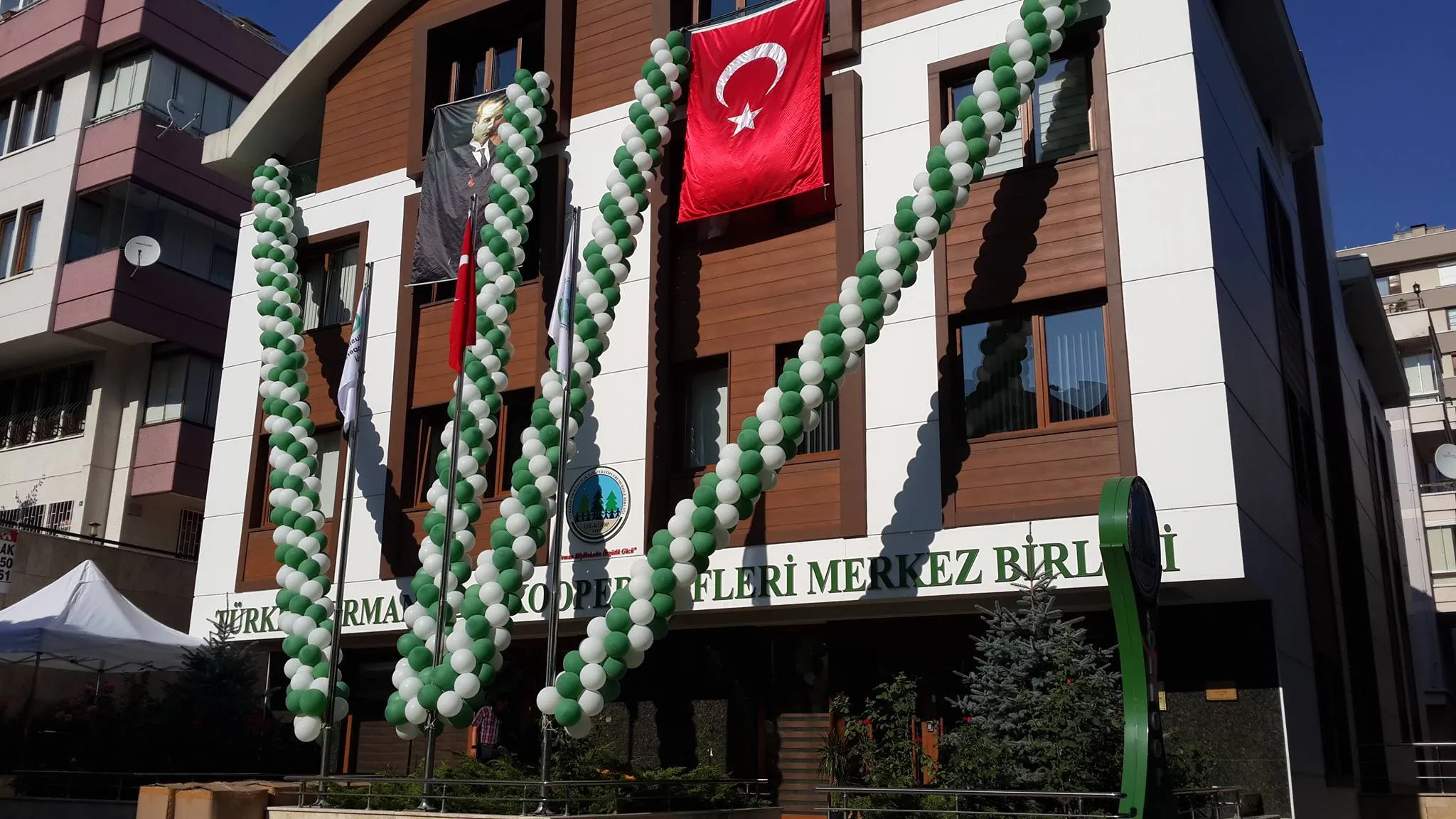 Ankara AVM içinde mağaza açılışı renkli balon kemer