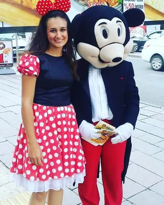 İzmir Bayraklı mağaza kırmızı beyaz balon zincir